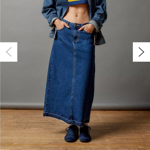 BDG Theo Denim A-Line Midi Skirt Raw Hem Size Small EUC - Picture 10 of 10